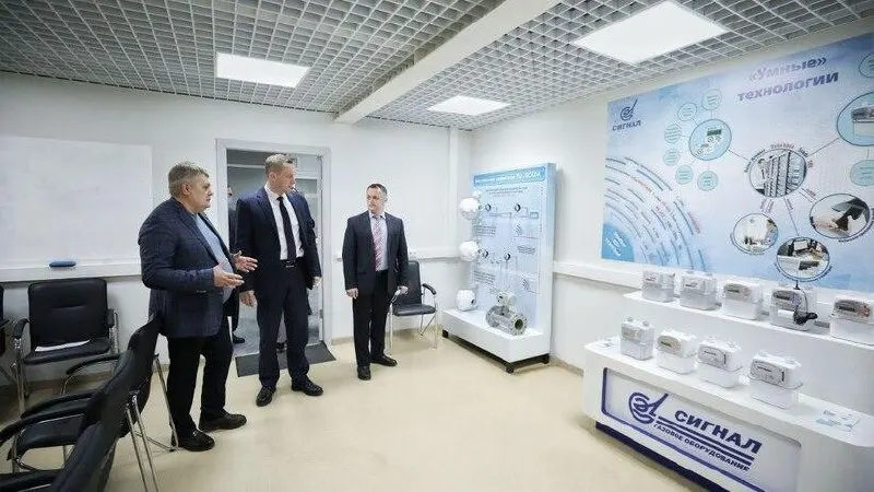 Совет Евросоюза включил энгельсское предприятие в 21-й пакет ограничений: в документе называют завод поставщиком комплектующих для вооружений и указывают на его причастность к поддержке ВС РФ в зоне СВО.