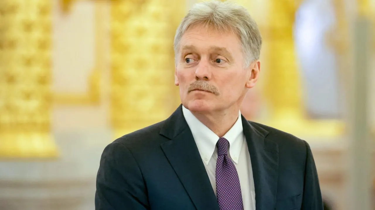 Пресс‑секретарь президента заявил, что вмешательство западных стран превратило спецоперацию в полноценную войну. Он назвал удары по энергообъектам террористическими и отметил готовность России к переговорам при посредничестве США.