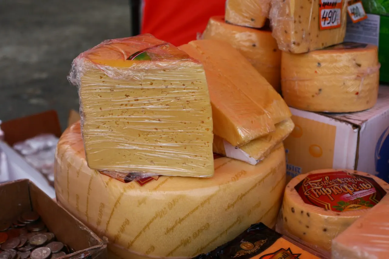 Ведомство приостановило импорт молочных продуктов из Армении после обнаружения использования сырья от заражённых коров и невозможности подтвердить происхождение и безопасность продукции.