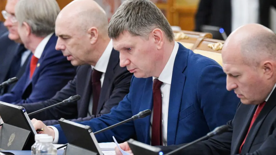По оперативной оценке за пять месяцев 2026 года рост ВВП минимален, промышленность стагнирует, а падение цен на нефть и сокращение инвестиций усиливают риски рецессии к концу года.