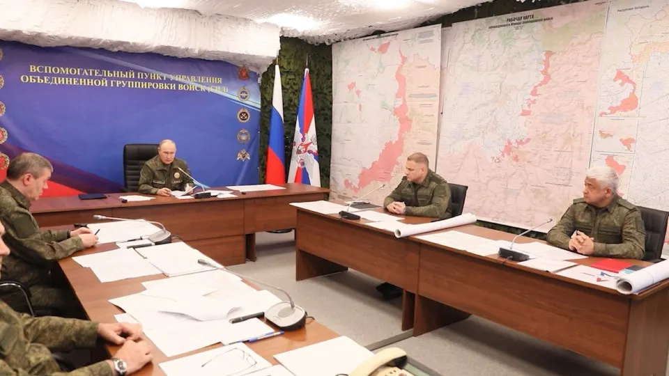 На совещании с военными президент потребовал оценить участие зарубежных «подстрекателей» в реальных боевых действиях для возможного принятия ответных решений и отдал распоряжение о продолжении массированных ударов по инфраструктуре Украины.