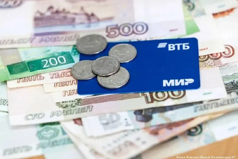 Через две недели в России стартует внедрение цифрового рубля; банки заявляют о полной готовности к запуску новой формы валюты, что позволит клиентам открывать кошельки и получать депозиты и кредиты в цифровой валюте.