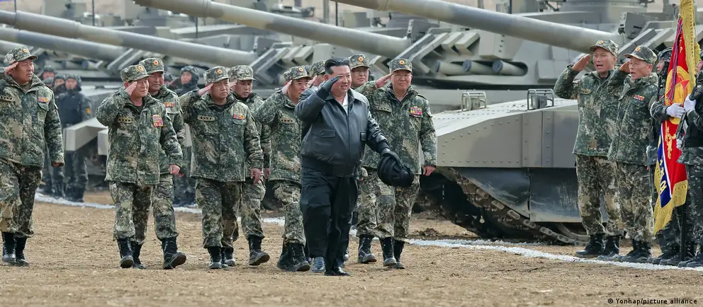 Украинские источники сообщают о вероятном развёртывании на западе РФ ракетной части из Северной Кореи для нанесения ударов по Украине; ситуацию оценивают военные аналитики.
