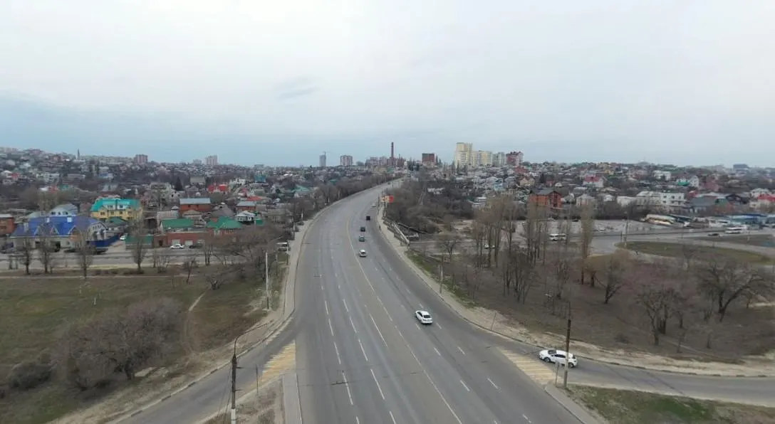 Участок путепровода рядом с Вогрэсовским мостом закроют на месяц из‑за риска обрушения. Ранее на объекте вводили режим повышённой готовности.