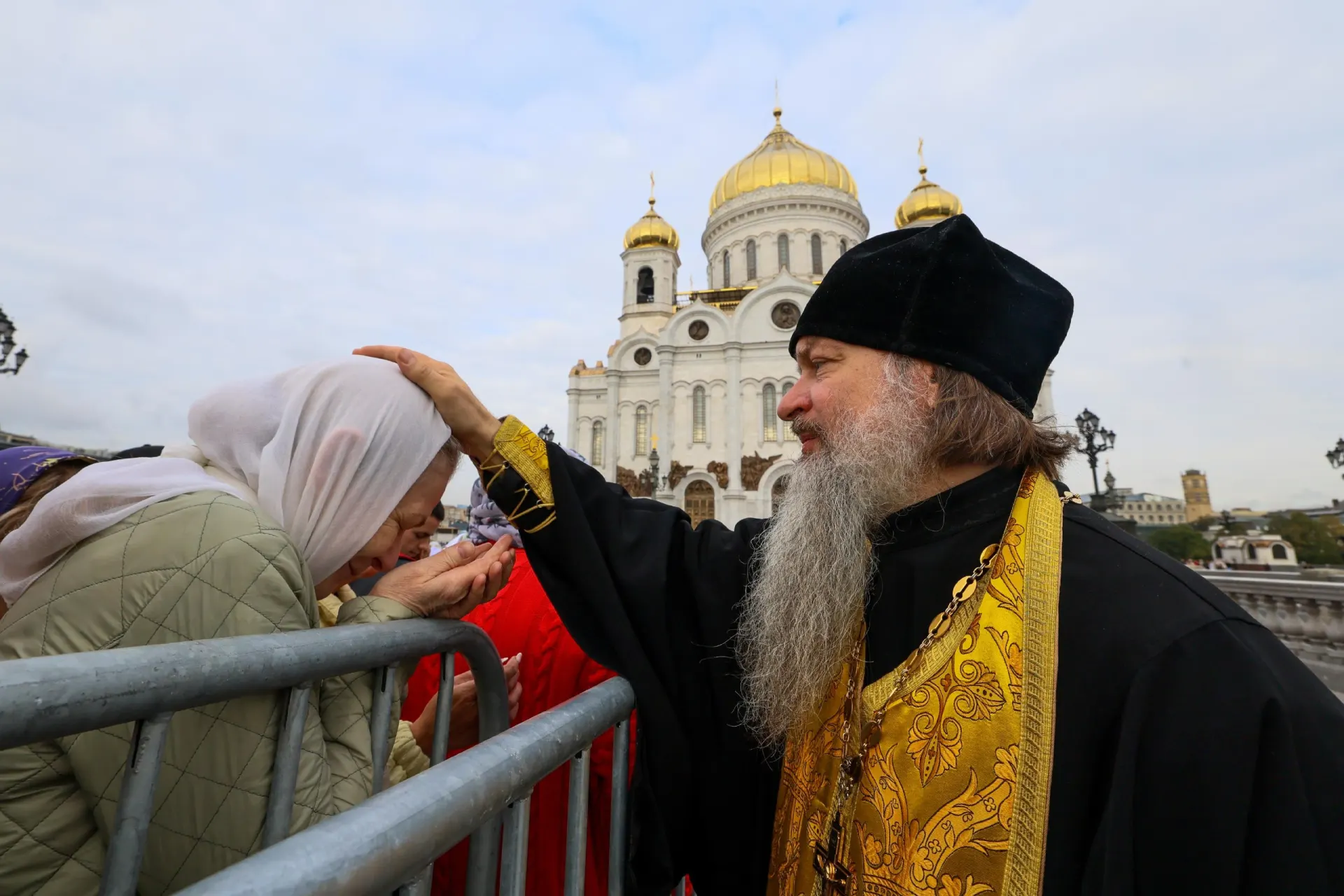 Воронежцы приняли участие в народном стоянии у святыне в центре Москвы; репортаж о необычном событии.