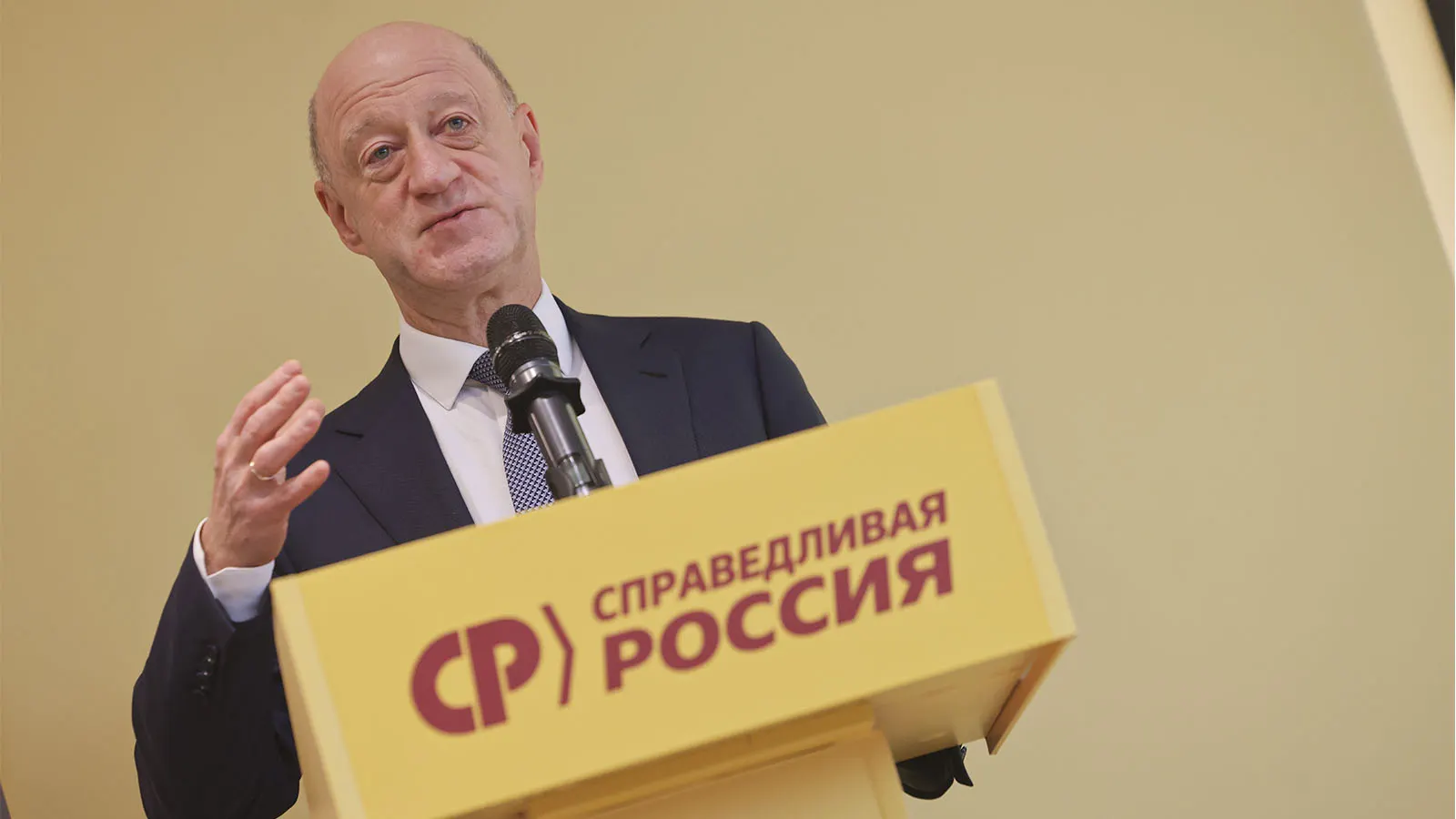Федеральная партия обсуждает потенциальную смену руководства на фоне травмы лидера Миронова; внимание сосредоточено на вице-спикере Бабакове и будущей фракции.