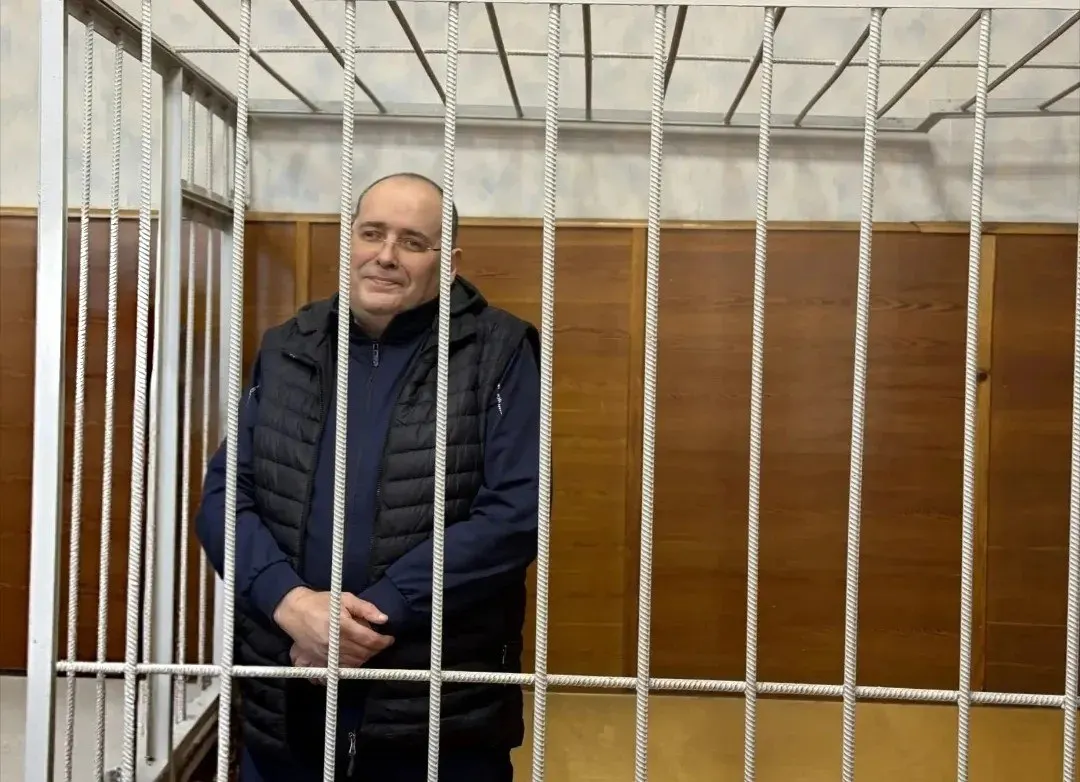Суд вынес окончательный приговор по делу о взятках: общая сумма взяток — 4,41 млн рублей, не менее 2,7 млн получил обвиняемый; штраф приблизительно 17 млн рублей. Срок — 14 лет колонии.