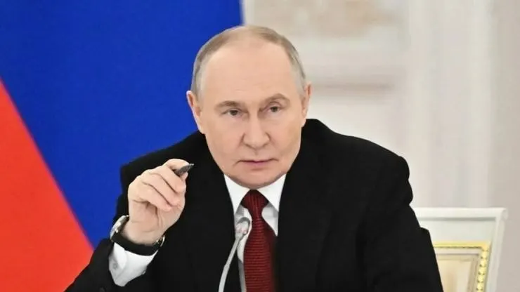Президент подписал указ о передаче долей Nestlé Кубань и Nestlé Россия во временное управление компании «Л.Е.В. Менеджмент»; также переданы активы логистической компании FM Logistic и сети гипермаркетов.