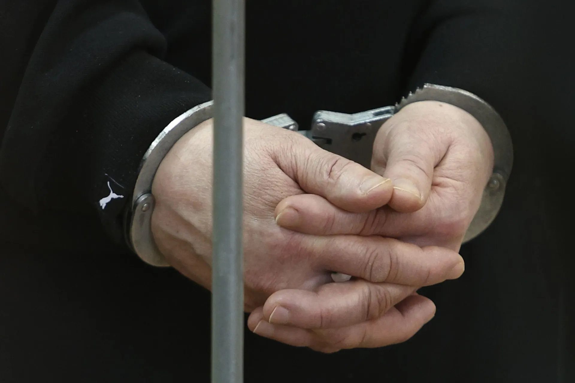 Дело касается длительного насилия с применением наркотиков; в расследовании участвуют ещё двенадцать человек.