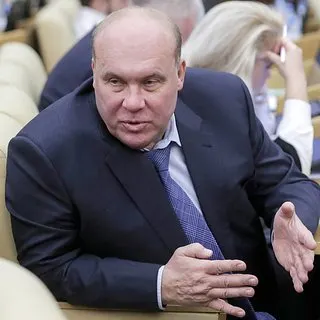Депутат Госдумы Андрей Колесник предложил учредить День участников специальной военной операции и определить его на последнее воскресенье марта. Он отметил, что важен вклад людей, которые обеспечивали победу и защищали интересы страны.