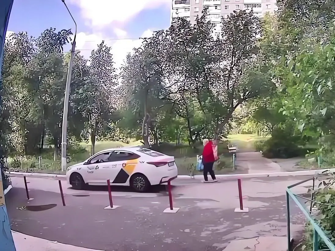 Пожилая женщина рассказала, что подобное поведение водителей встречается с ней постоянно.