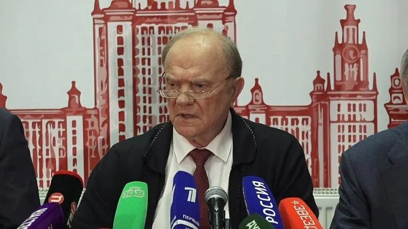 Лидер КПРФ Геннадий Зюганов призвал сменить курс и предупредил, что продолжение конфликта повлекёт за собой экономическое и технологическое отставание России, а также рост тарифов ЖКХ и демографические проблемы.