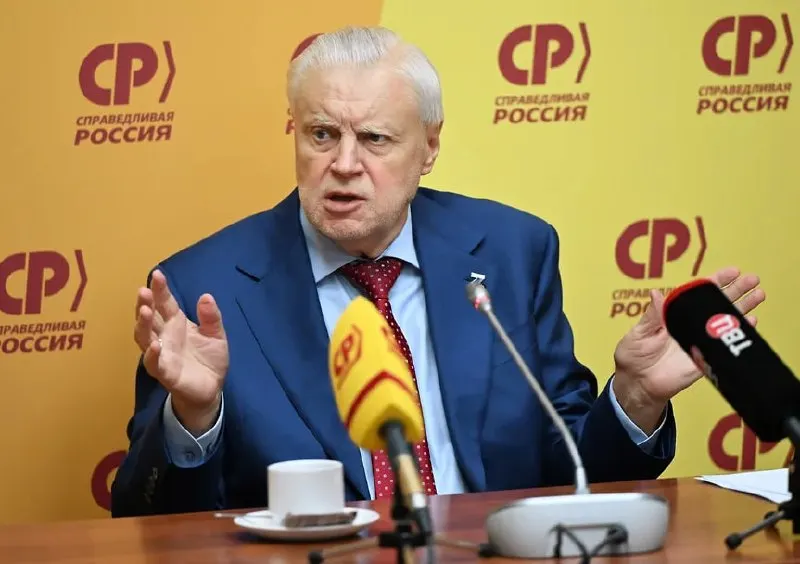 Лидер СР сообщил о возвращении к работе и объяснил падение поддержки: часть избирателей сомневается в возможности повлиять на власть на фоне событий вокруг СВО; Миронов указал на объективные трудности.