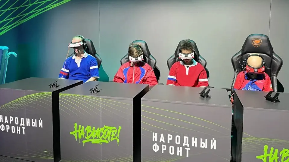 Новый норматив по управлению беспилотниками включён в программу ГТО и стартует в пилотных регионах, где школьники и студенты будут учиться пилотированию, программированию и ремонту беспилотников.