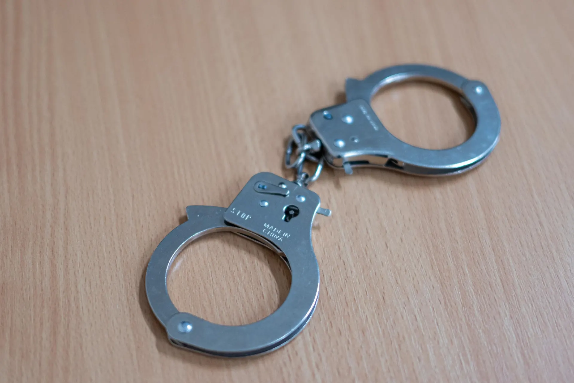 Лидер секты заманивал людей в уязвимом положении и злоупотреблял доверием, включая детей.