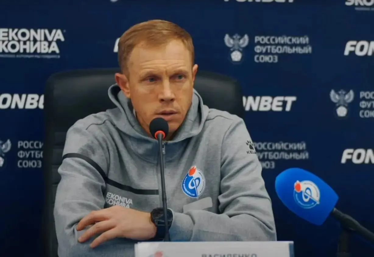 Воронежский футбольный клуб объявил об уходе главного тренера после очередного разгромного поражения.