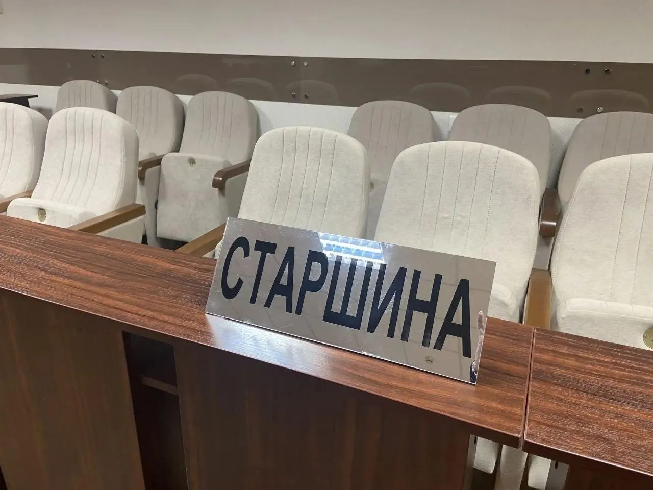 Планируется сократить число заседателей вдвое, а судья будет присутствовать в совещательной комнате.