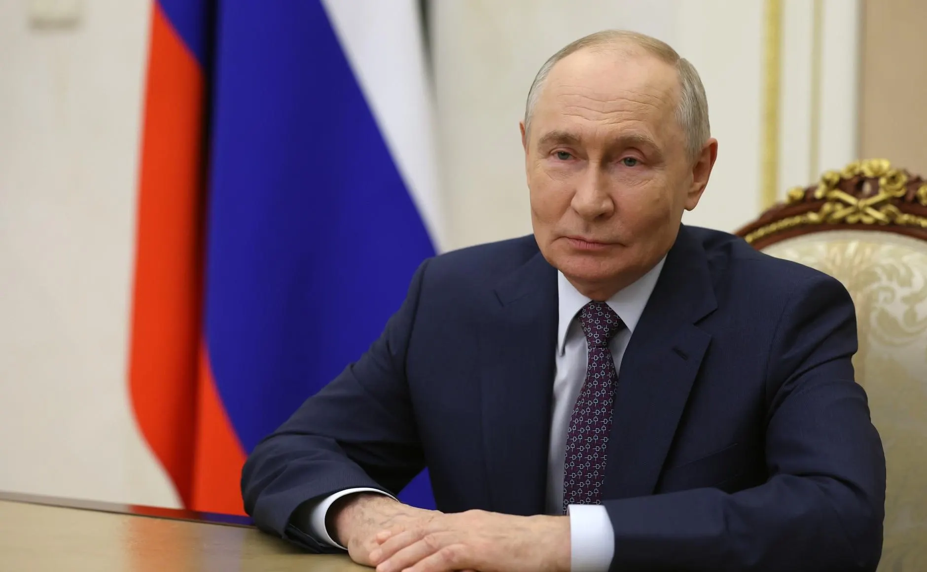 Президент страны поздравил педагогов с их днём профессионального праздника и подчеркнул важность их вклада в развитие образования.