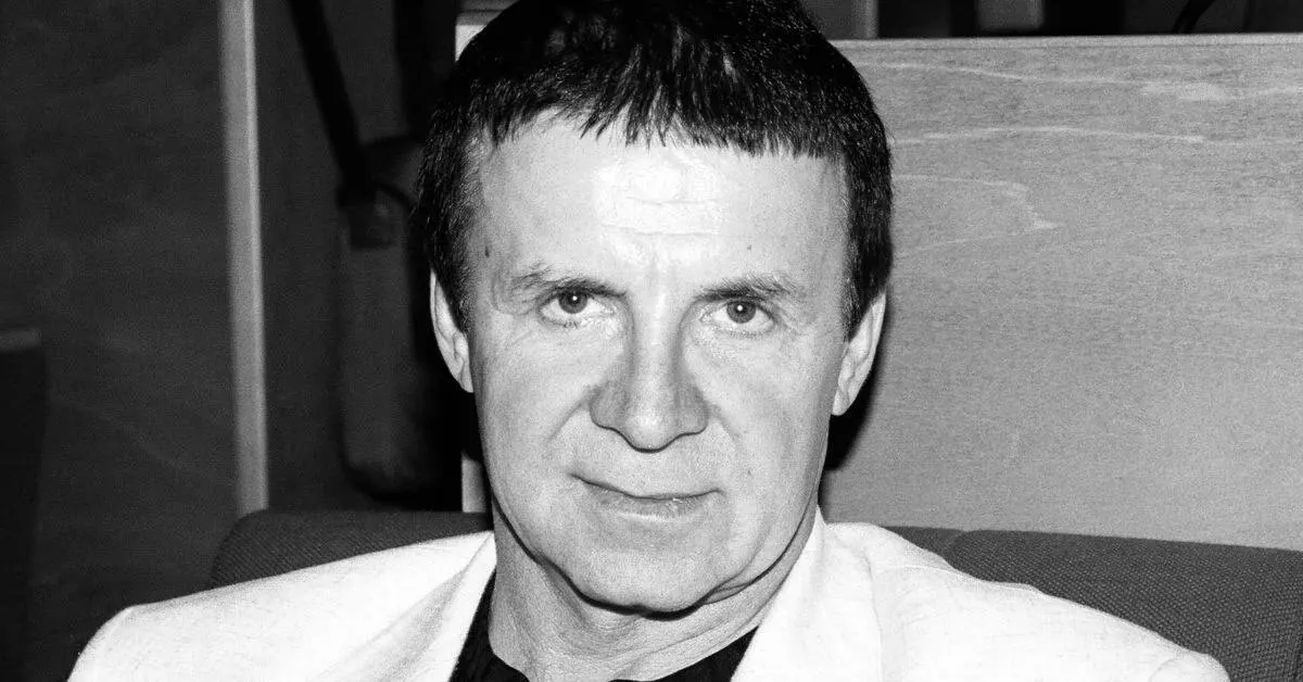 Известный российский гипнотизёр Анатолий Кашпировский скончался.