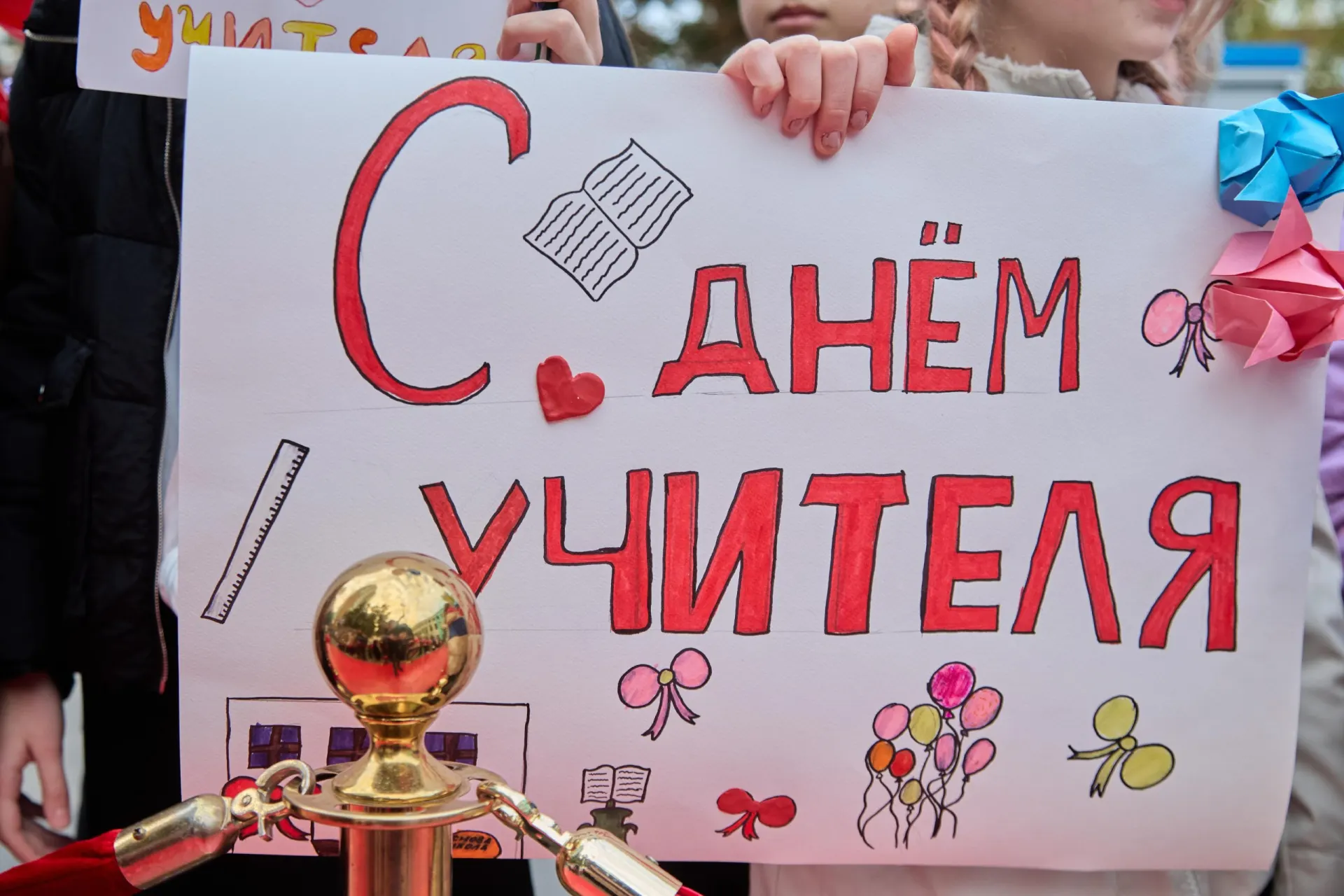 Педагоги из Воронежа делятся воспоминаниями о школе, учениках и родителях, чей многолетний опыт охватывает два поколения.